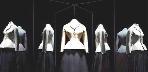 Storia ed evoluzione della Bar Jacket di Dior 